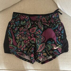 Uses but in perfect condition. Just don’t need them. They have lining on inside